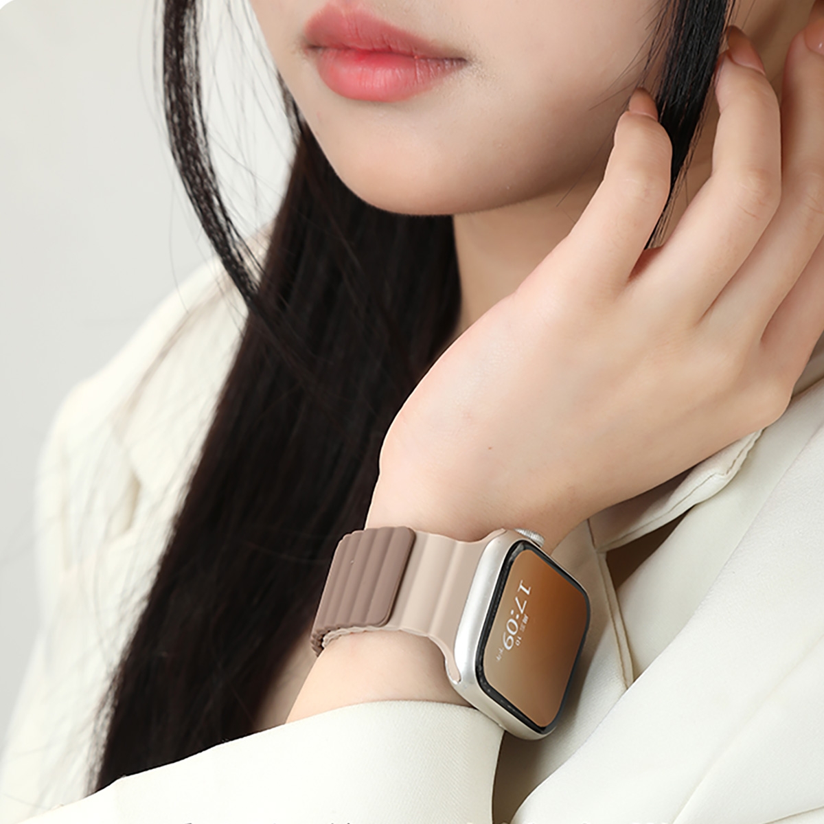 Magnetic Design: Convenient magnetic buckle for easy band replacement without tools.
High-Quality Silicone: Made from premium silicone, ensuring comfort and durability.
Elegant Color: Purple with light blue accents, elegant and fresh, suitable for various occasions.
Multiple Size Compatibility: Suitable for Apple Watch 42/44/45/49mm, perfectly matching your smartwatch.
Durable: Features excellent resistance to pulling and stretching, maintaining its shape over time.
Lightweight and Comfortable: Lightweight design, comfortable to wear for extended periods.
Waterproof: Suitable for daily use, including swimming and other water activities.
One-Click Watch Change: No tools needed, easily change the watch band with just a few finger movements., Magnetic Silicone Watch Band for Apple iWatch 42/44/45/49mm - Purple and Light Blue