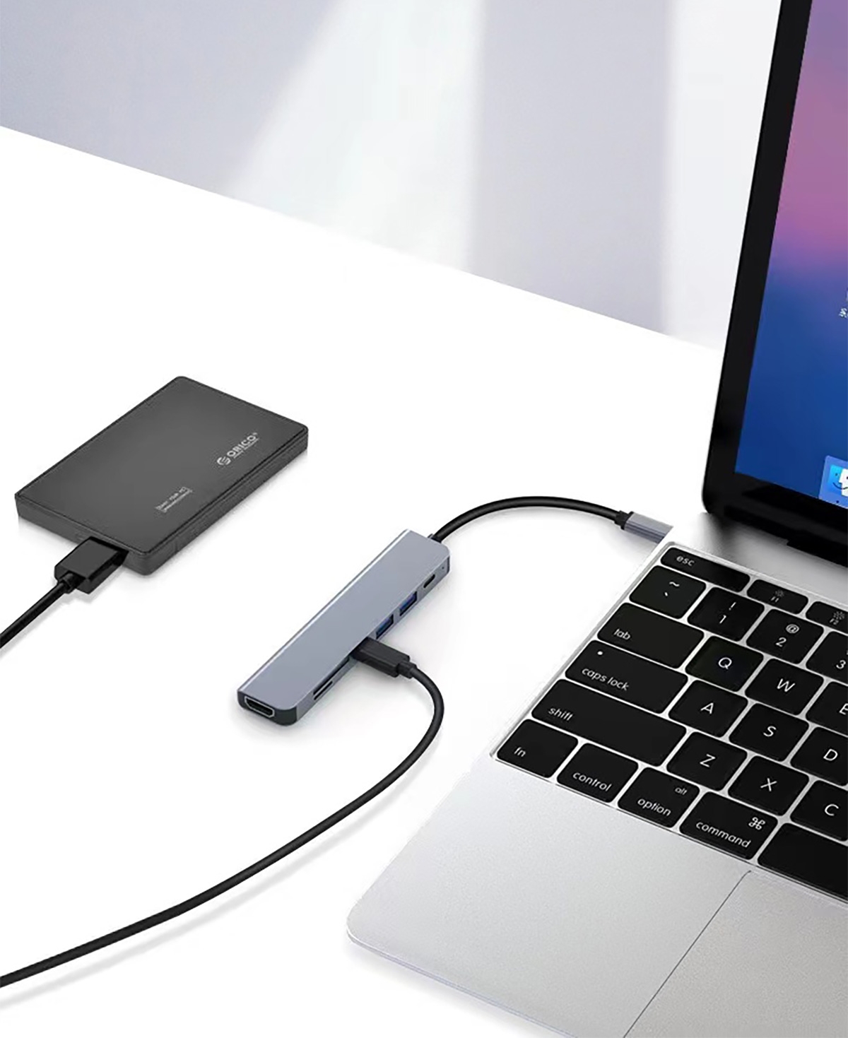 Multi-Port Integration: Combines HDMI, SD/TF card slots, Type-C, USB 2.0, USB 3.0, and PD charging in one, meeting various device connection needs.
High-Definition Video Output: Supports 4K high-definition video output for an immersive visual experience.
High-Speed Data Transfer: USB 3.0 port ensures fast data transfer, enhancing work efficiency.
Portable Design: Lightweight and easy to carry, making it suitable for business travel and on-the-go office work.
Wide Compatibility: Compatible with a variety of USB-C devices, such as laptops, tablets, etc., 7 in 1 Intelligence Extension (HDTV+SD/TF+Type C+USB 2.0+USB3.0+PD) - Space Gray