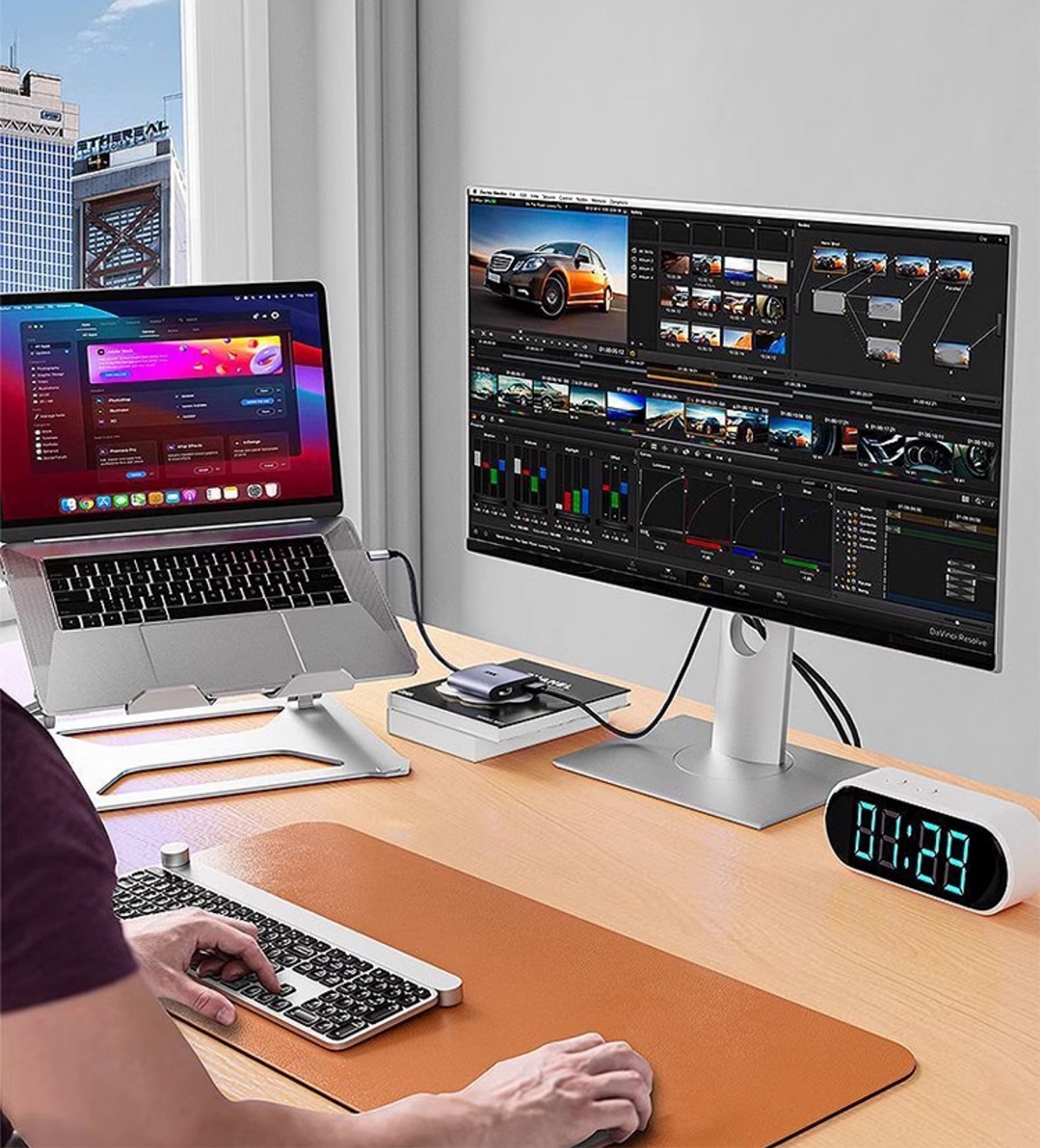 4-in-1 Multi-Functional Adapter: Equipped with 2 HDTV ports, 1 USB 3.0 port, and 1 Type-C port to meet various peripheral connection needs.
4K HD Video Transmission: Supports video output up to 4K resolution, providing you with a clear and smooth visual experience.
Plug and Play: No need to install drivers, it